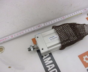 Пневмоцилиндр
Kompaktzylinder STRONG
Kolbenstange Verchromt,
Außengewinde und doppelwirkend,
D=50mm Hub=125mm
Pos. 02+ 03 aus Ihrer Anfrage kommen noch Univer