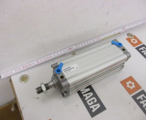 Пневмоцилиндр
Ovalzylinder,
Kolbenstange verchromt mit
Außengewinde
doppeltwirkend
D=40mm Hub=404mm Univer